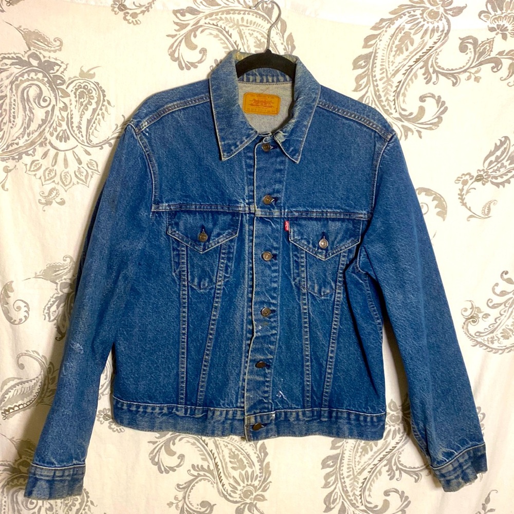 VINTAGE LEVIS JACKET TRUCKER STYLE SINGLE
STITCH SIZE‎ 44 MADE IN USA 70505 0217